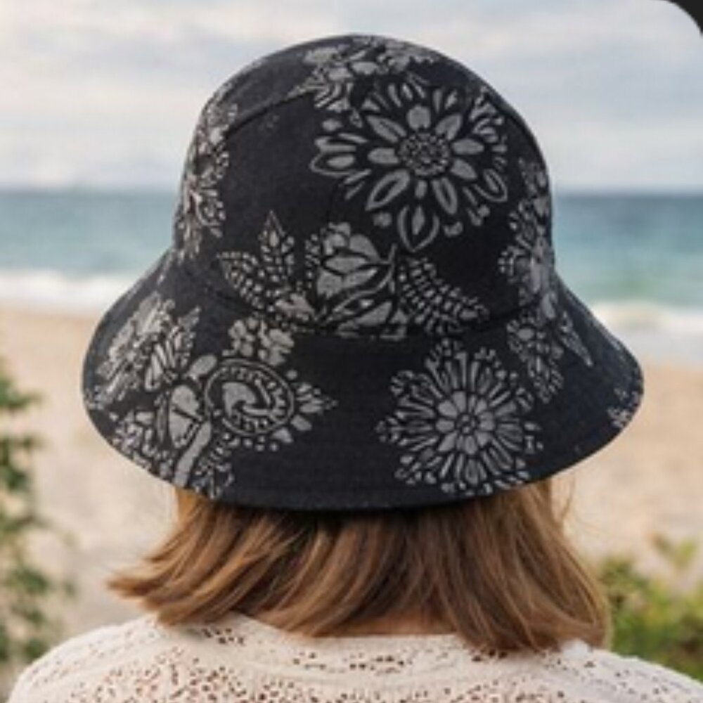 Black Cotton Cloche Hat with Floral Print — Lightweight Artisan Style - Picture 2 of 9